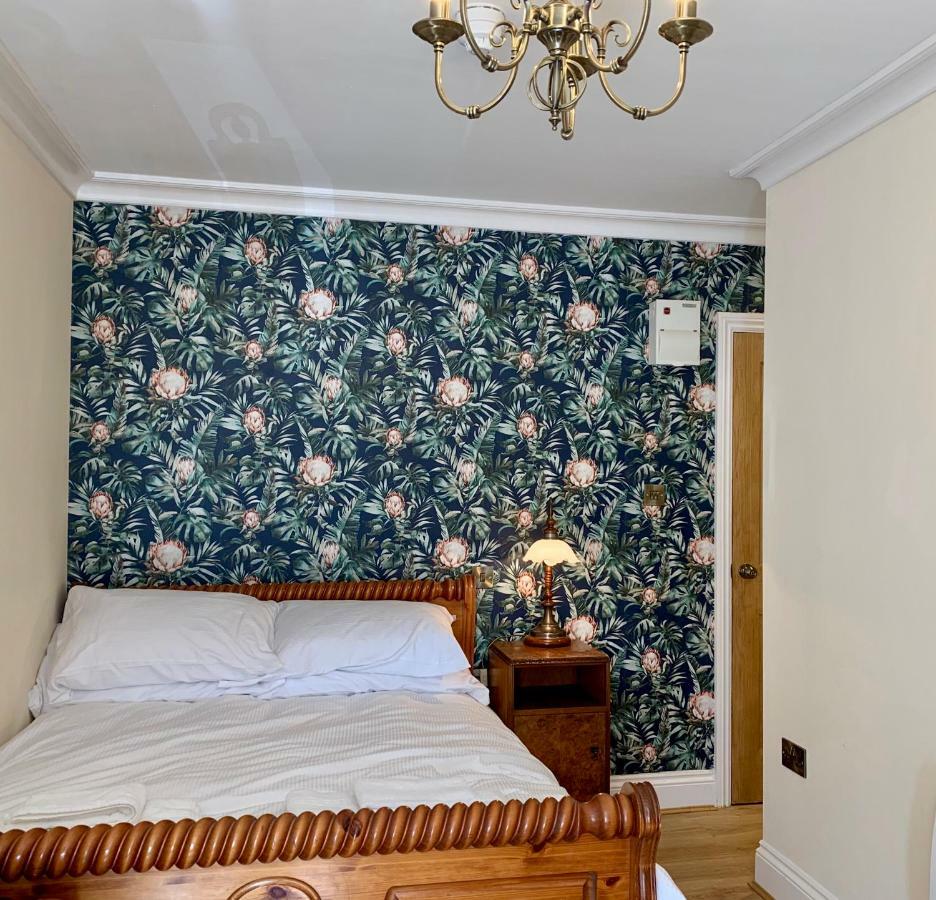 Bed and Breakfast The Royal Бармут Экстерьер фото